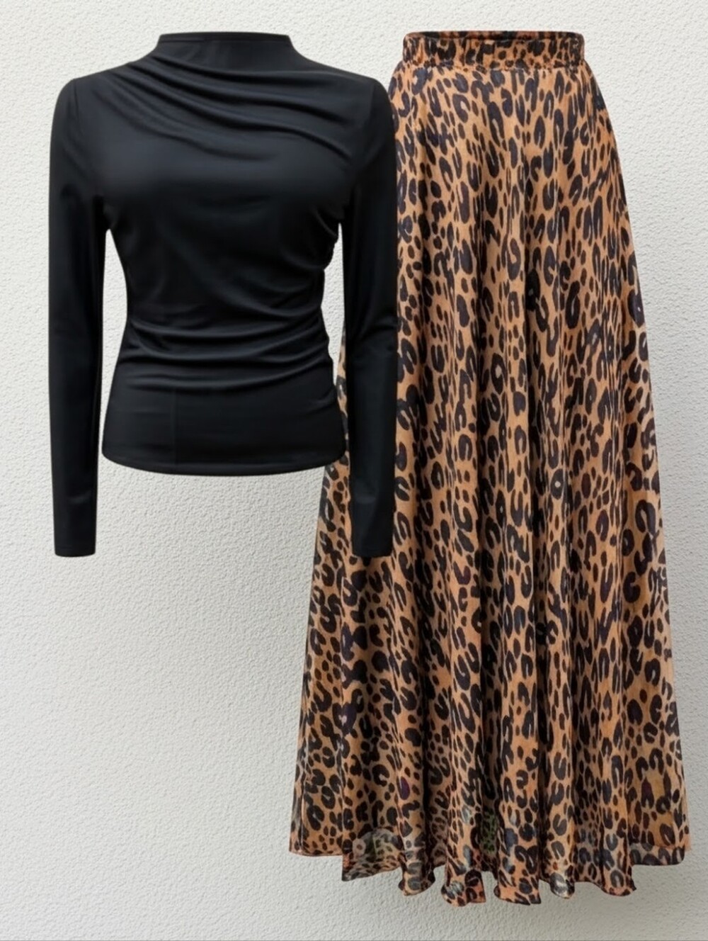 🍁2-Piece Ensemble: Solid Ruched Crew NeckTee, and Leopard Print Maxi Skirt
